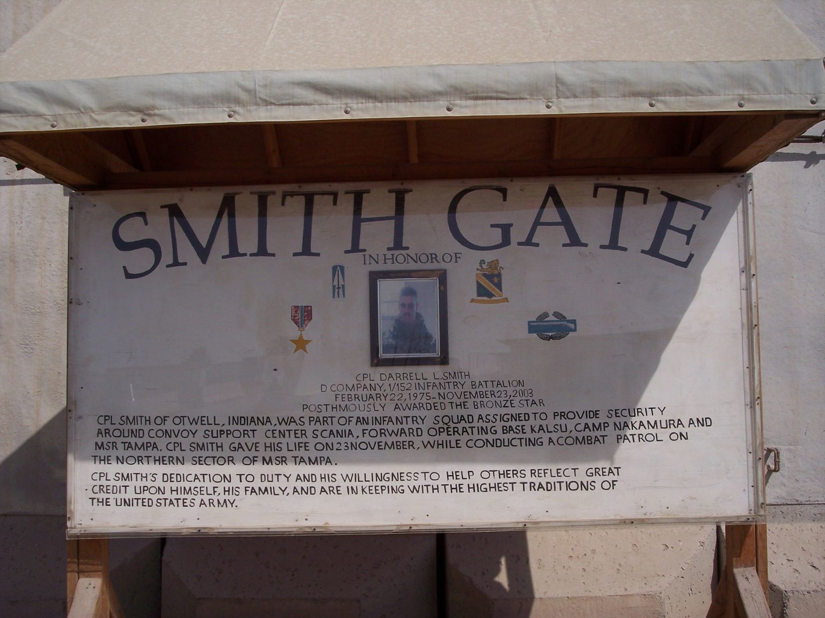 Gate sign
